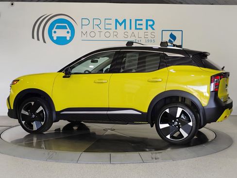 Used 2025 Nissan Kicks SR w/ Illumination Package image 4