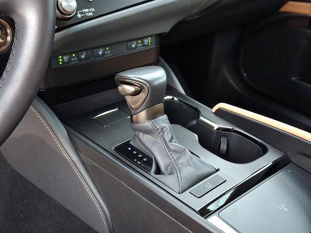 Used 2025 Lexus ES 350 w/ Premium Package FWD image 11