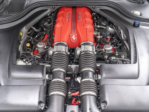 Used 2013 Ferrari California image 12