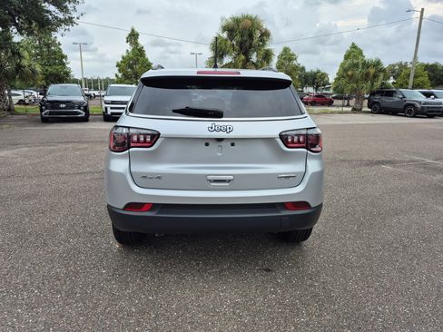 Used 2024 Jeep Compass Latitude AWD/4WD image 7