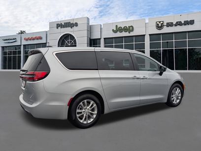 New 2026 Chrysler Pacifica Select