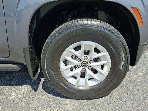 Used 2024 Nissan Frontier SV w/ Tow Package AWD/4WD image 9