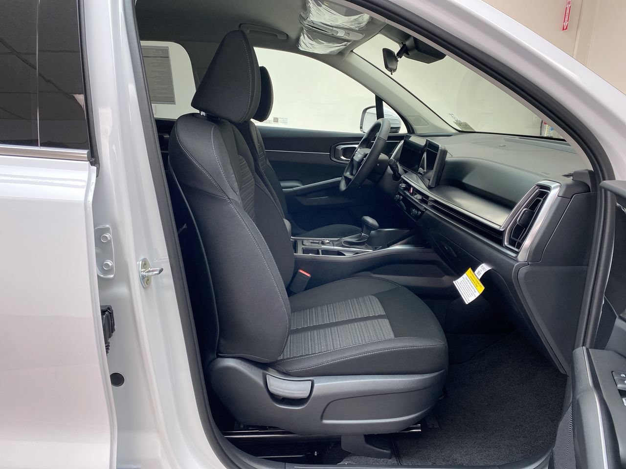 Certified 2026 Kia Sorento LX FWD image 28