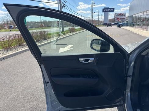 Certified 2025 Volvo XC60 B5 Plus AWD/4WD image 19