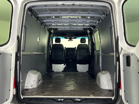 Used 2024 Mercedes-Benz Sprinter 2500 image 14