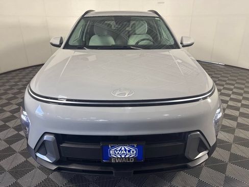 Used 2024 Hyundai Kona SEL FWD image 3