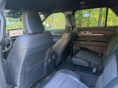 Used 2025 Ford Explorer ST-Line image 23