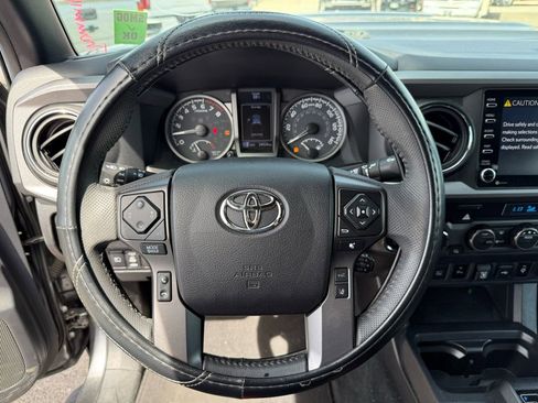 Used 2022 Toyota Tacoma TRD Sport w/ Technology Package image 11