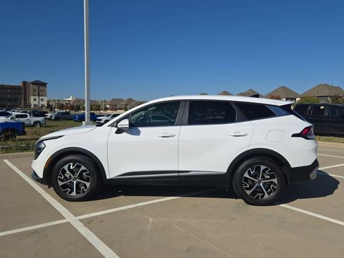 Used 2023 Kia Sportage EX image 3