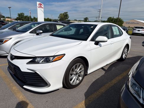 Used 2024 Toyota Camry LE FWD image 4