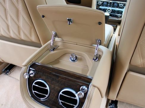 Used 2017 Bentley Mulsanne image 34