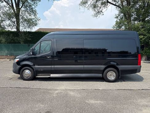 Used 2022 Mercedes-Benz Sprinter 3500 image 4