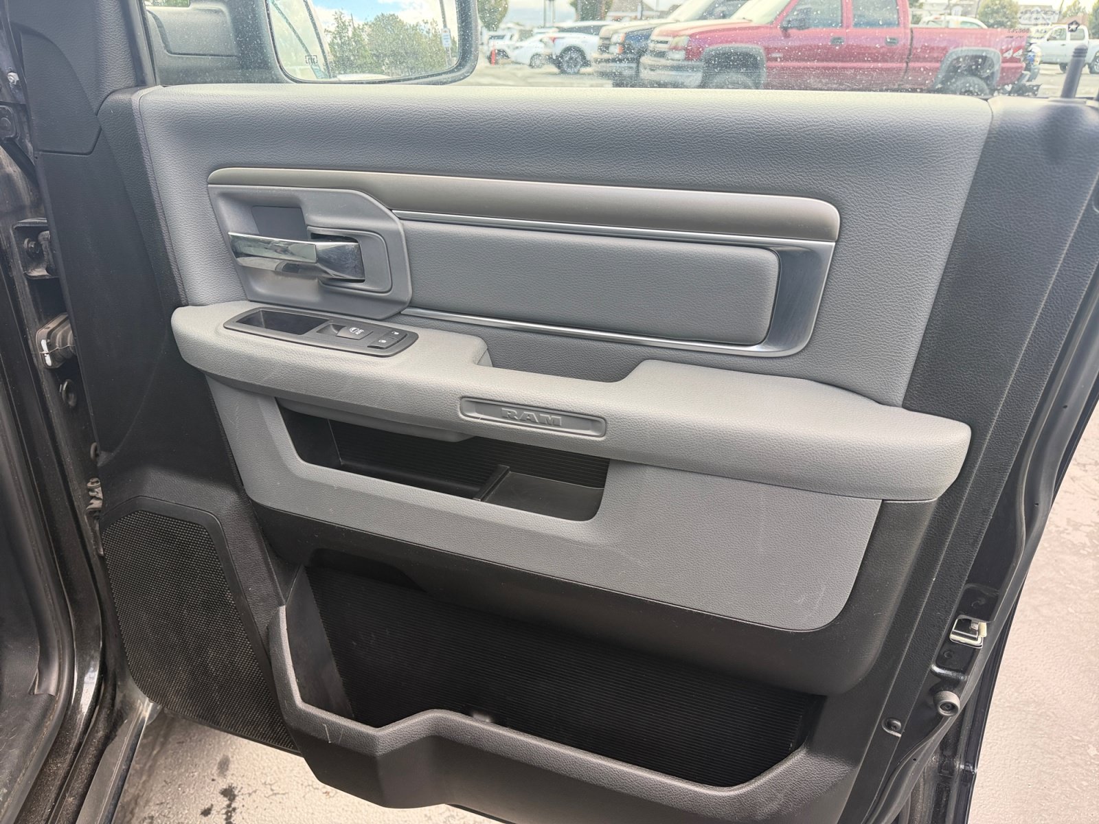 Used 2018 RAM 1500 Classic SLT AWD/4WD image 16