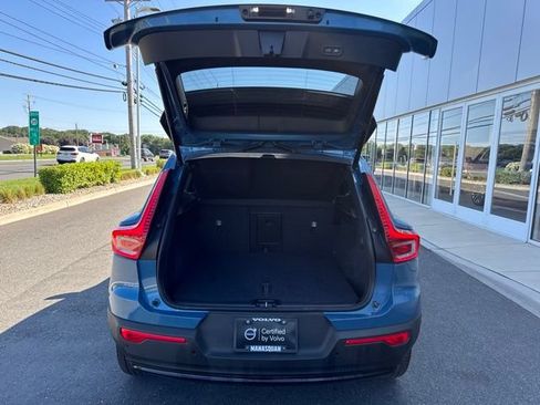 Certified 2025 Volvo XC40 B5 Plus AWD/4WD image 11