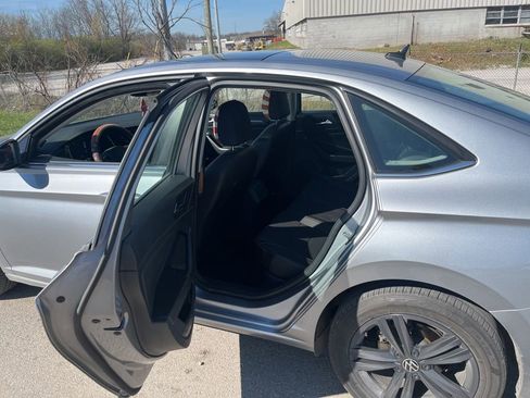 Used 2023 Volkswagen Jetta SE w/ Panoramic Sunroof Package image 11