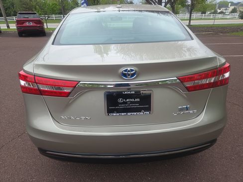 Used 2015 Toyota Avalon Limited w/ Technology Package FWD image 4