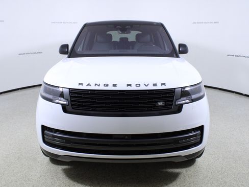 Used 2023 Land Rover Range Rover SE image 2