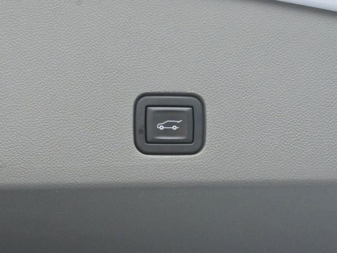 Used 2022 Cadillac XT6 Premium Luxury image 12