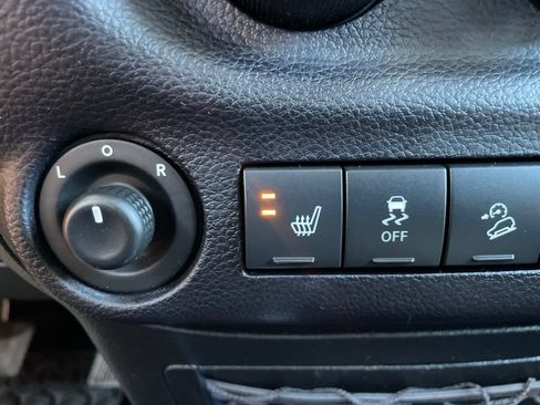 Used 2016 Jeep Wrangler Unlimited Sahara w/ Dual Top Group AWD/4WD image 17