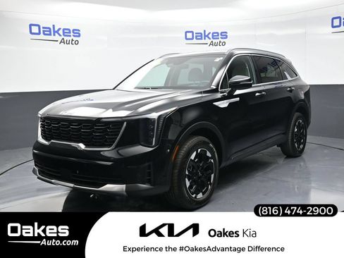 Certified 2025 Kia Sorento S AWD/4WD image 1