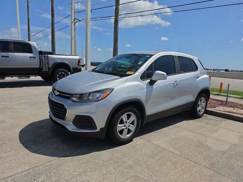 Used 2021 Chevrolet Trax LS w/ Tint and Cruise Package FWD image 2