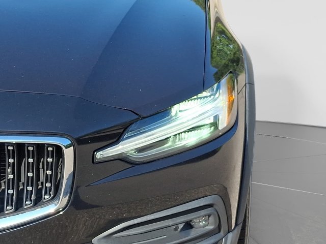Used 2021 Volvo V60 T5 Cross Country AWD/4WD image 11