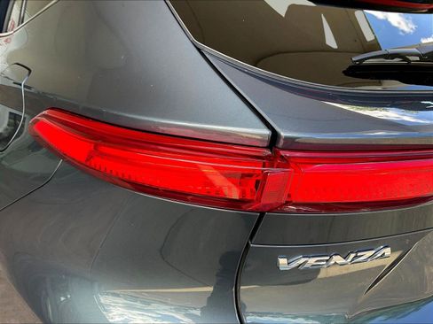 Used 2024 Toyota Venza XLE AWD/4WD image 23