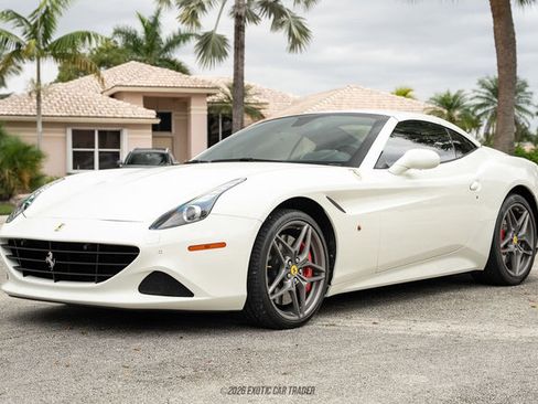 Used 2016 Ferrari California T image 22
