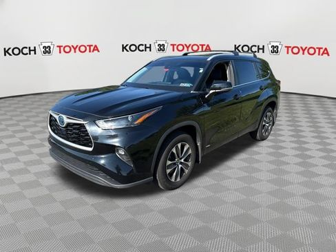 Used 2023 Toyota Highlander XLE AWD/4WD image 3