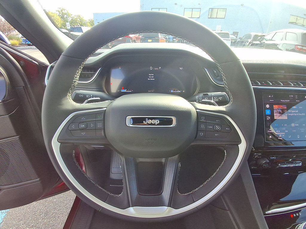 Used 2025 Jeep Grand Cherokee Altitude AWD/4WD image 22