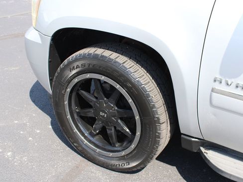 Used 2013 Chevrolet Avalanche LTZ AWD/4WD image 12