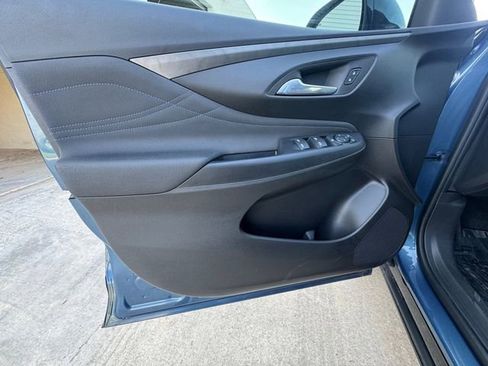 Used 2025 Buick Envista Sport Touring w/ Advanced Safety Package image 4