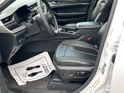 Used 2024 Jeep Grand Cherokee Limited 4xe image 9