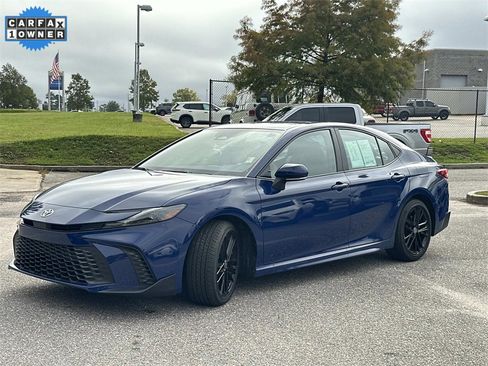 Used 2025 Toyota Camry SE image 8