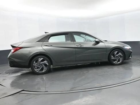 Used 2024 Hyundai Elantra Limited FWD image 4