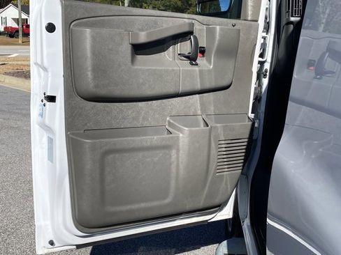 Used 2024 GMC Savana 2500 w/ Driver Convenience Package image 19
