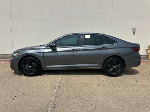 Used 2024 Volkswagen Jetta SE FWD image 4