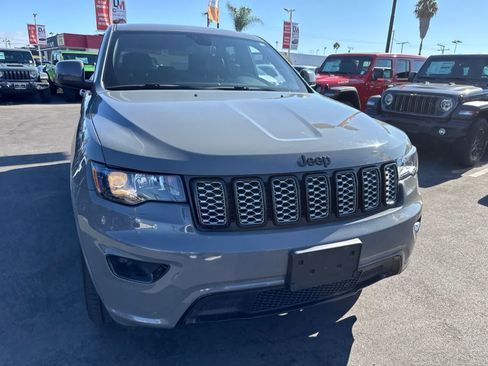Used 2020 Jeep Grand Cherokee Altitude RWD image 7
