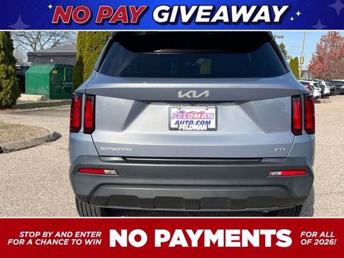 Used 2023 Kia Sorento LX image 4