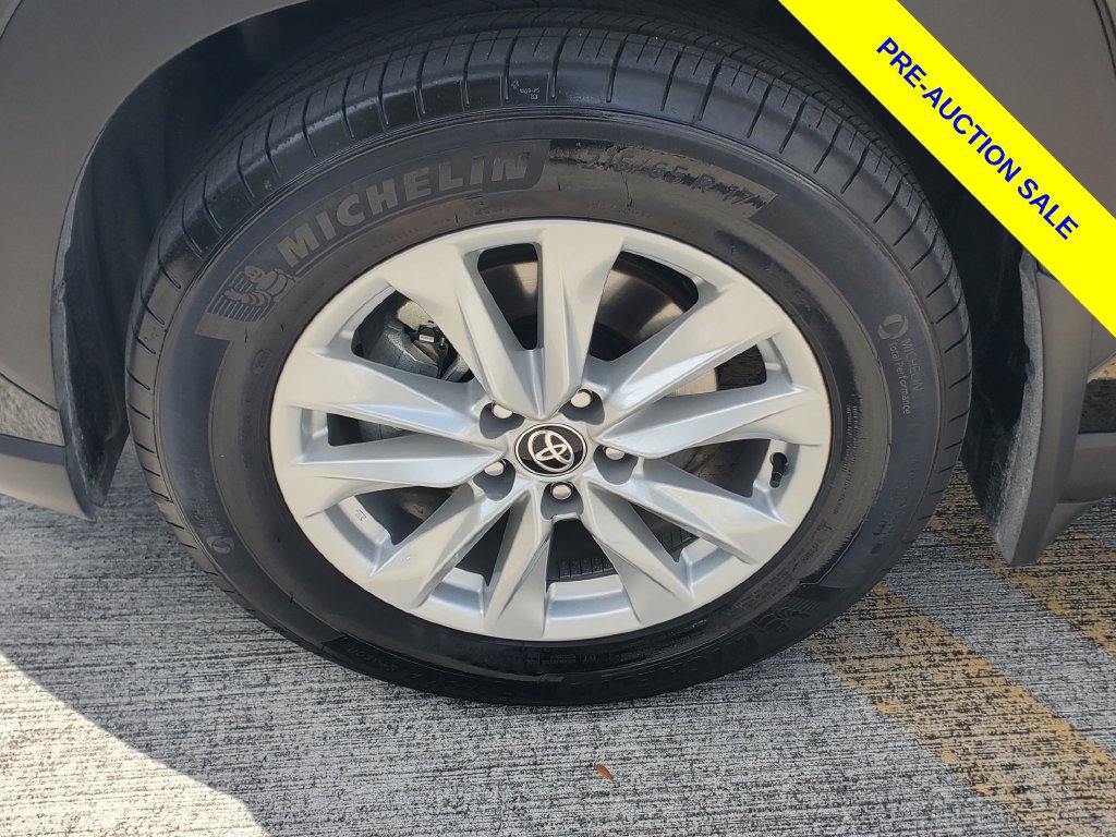 Used 2026 Toyota Corolla Cross LE FWD image 4