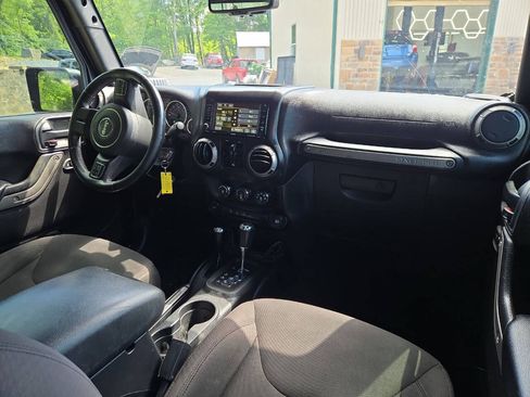 Used 2015 Jeep Wrangler Unlimited Sport w/ Quick Order Package 24S AWD/4WD image 24