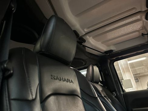 Used 2022 Jeep Wrangler Unlimited Sahara w/ Safety Group image 16