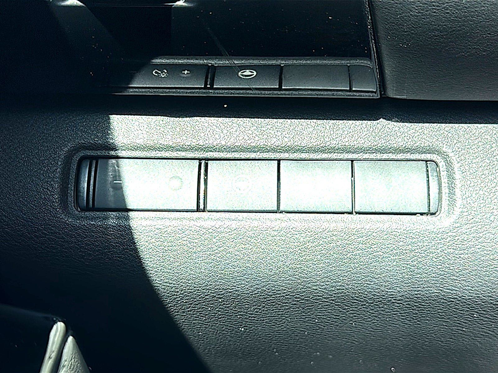Used 2022 Nissan Pathfinder SV FWD image 33