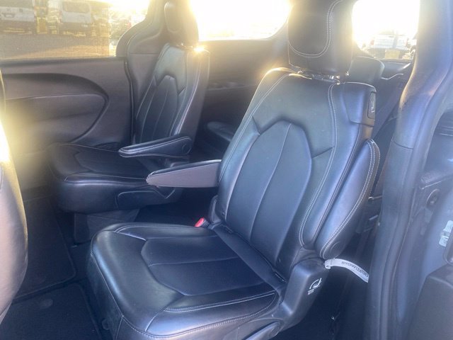 Used 2025 Chrysler Pacifica Select FWD image 9