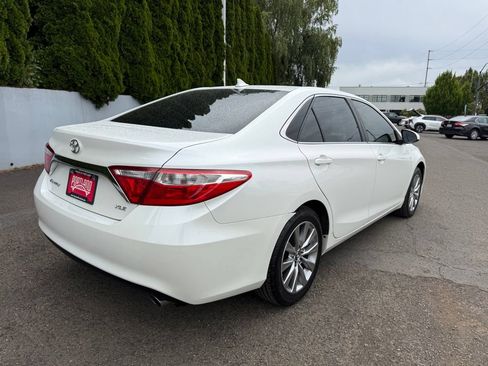 Used 2017 Toyota Camry XLE w/ Moonroof Package FWD image 9