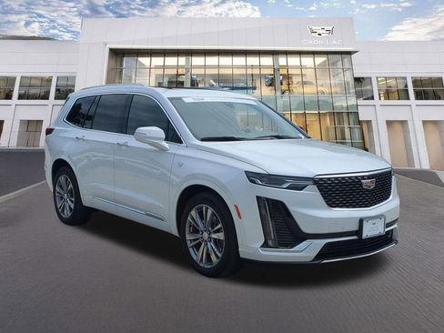 Certified 2023 Cadillac XT6 Premium Luxury FWD image 3