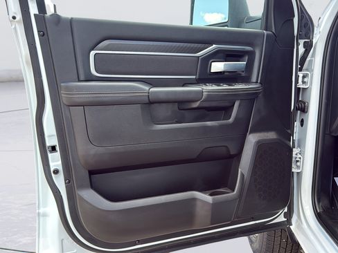 New 2026 RAM 3500 Big Horn AWD/4WD image 17