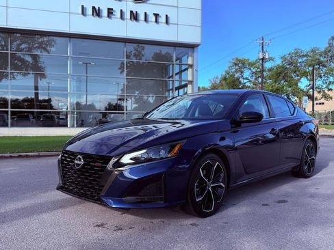 Used 2024 Nissan Altima 2.5 SR FWD image 1