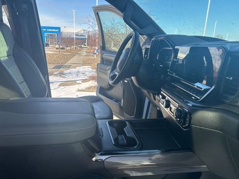 Used 2024 Chevrolet Silverado 2500 ZR2 w/ Technology Package image 20