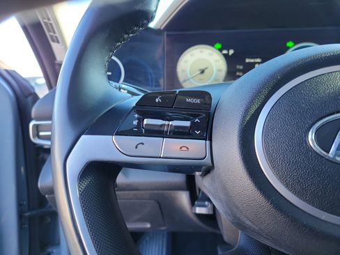 Used 2021 Hyundai Elantra Limited image 23